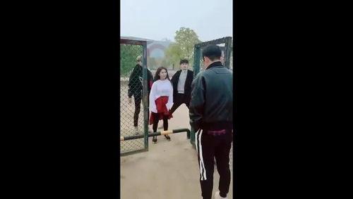 小混混每日吃瓜视频,小混混带你领略娱乐圈风云变幻  第2张